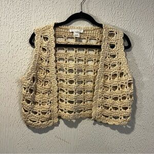 White House Black Market Beige Tan Crochet cropped length Vest size medium